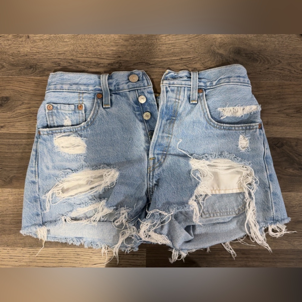 Levi’s 501 Distressed Light Blue
